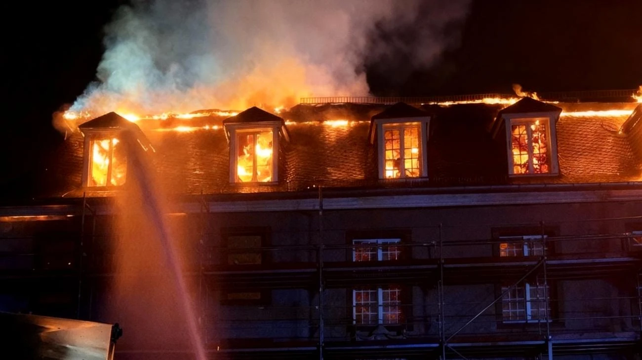 Velbert Schloss Hardenberg brennt: Was die Feuerwehr dort entdeckt hat, macht fassungslos 2025-11-21T11:35:27.524Z"